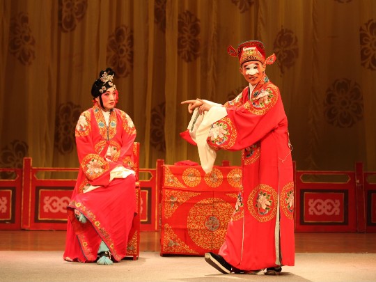 贾国庆表演的凤还巢