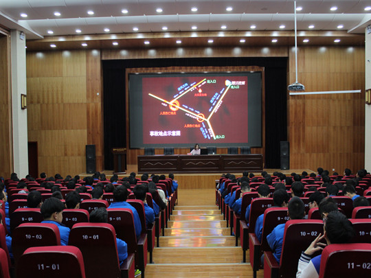 报告会现场