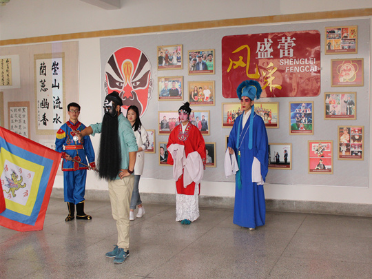 京剧社现场表演