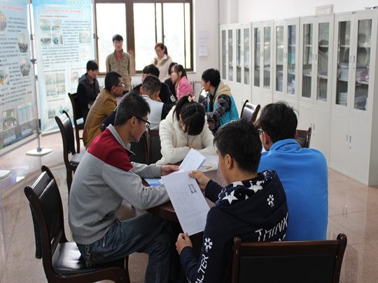 等待面试同学